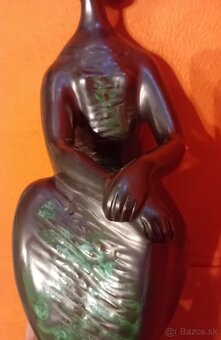 Soška sediaca žena- Jitka Forejtova - 10