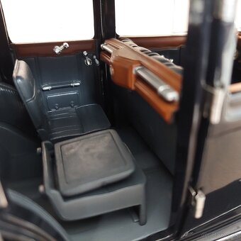 Horch 851 Pullman - 1:18 Ricko - REZERVOVANÝ - 10