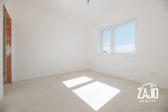 Priestranný rodinný dom v novovybudovanej lokalite Trenčíne - 10