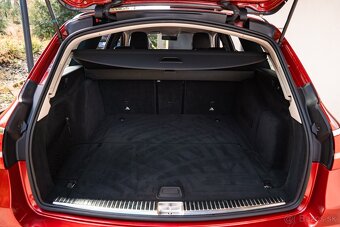 Mercedes-Benz E 220d 4Matic AMG Line / Night Paket / DPH - 10