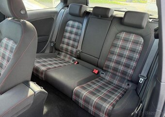 Volkswagen Golf 2.0 GTI benzín manuál 162 kw - 10