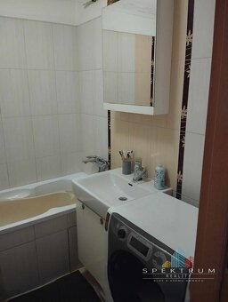 Rezervované/ Zariadený, pekný 3 izbový byt s loggiou, klimat - 10