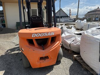 VYSOKOZDVIŽNÝ VOZÍK DOOSAN 30 plus DIESEL 576mth r.v. 2018 - 10