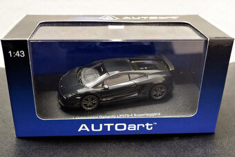 Modely 1:43 AutoArt - 10