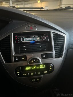 KIA Carens 2004 2.0 CRDi 82kW 124500km 5st. Manuál - 10