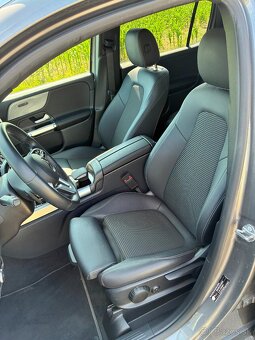 Mercedes GLB - 10
