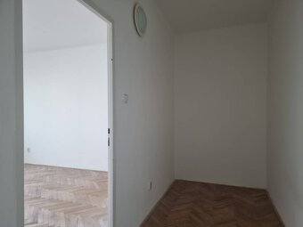 PREDAJ - 2-izbový byt s troma balkónmi - Nitra, Centrum - 10
