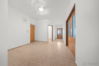 VEĽKORYSÝCH 93 M²: SVETELNÝ 3-IZBOVÝ BYT, 2x BALKÓN - 10