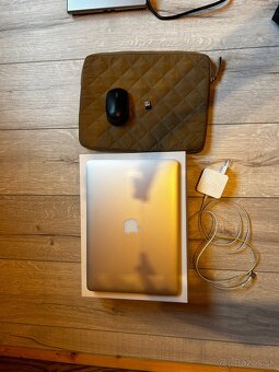 MacBook Air 13” (2014) – i5, SSD, puzdro + myš + krabica - 10