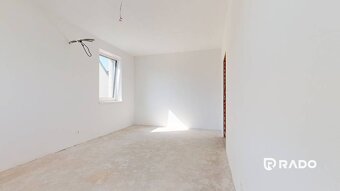 RADO | 5-izbový dom s predzáhradkou pre rodiny v pokojnej zó - 10