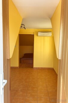 Dom na prenájom v centre Hurbanova, parkovisko pre 7 áut - 10