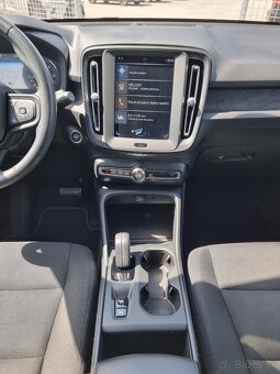 Volvo XC40 D4 Momentum AWD A/T za 23.900 € - 10