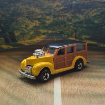 autíčka Hot Wheels - 10