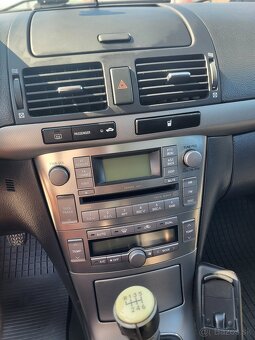Toyota avensis D-4D - 10