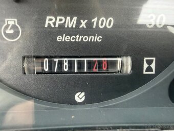 NEW HOLLAND traktor báger 2006 VIN 028 - 10