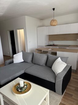 Na prenájom: Štýlový 1,5-izbový byt s priestranným balkónom - 10