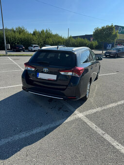 Toyota Auris 1.8 Hybrid – úsporný automat s výbornou výbavou - 10