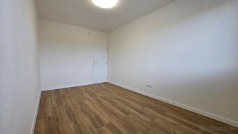 ZNÍŽENÁ CENA - Sliač 2,5 izb. byt kompletná rekonštrukcia - 10