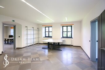 Zrekonštruovaná budova 1300m2 pozemok Banská Štiavnica - 10