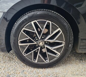 ŠKODA OCTAVIA COMBI 2.0 TDI SCR STYLE - 10