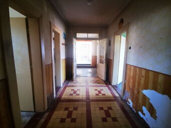 41499-Priestranný rodinný dom Veľké Uherce s pozemkom - 10