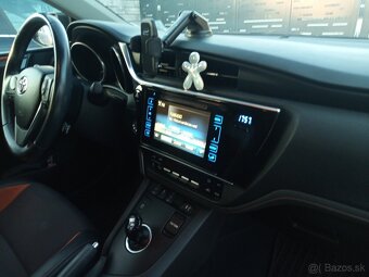 Toyota Auris 1.8 hybrid - 10