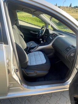 Toyota Auris - 10