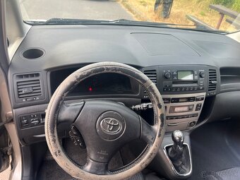 Toyota Corolla Verso 1.8 VVT-i - 10