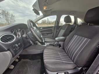 Ford Focus 1.6i 74kw hatchback FL - 10