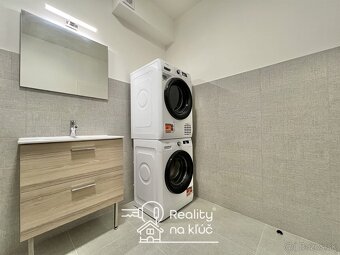 Na prenájom elegantný 2-izbový byt pri stanici v Nových Zámk - 10