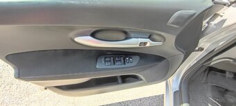 Toyota Auris 2.0 I D-4D 125 Sol - 10