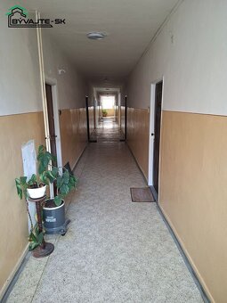 Jednoizbový byt s balkónom a parkovacím miestom v Prievidzi, - 10