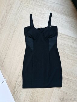 NOVE Guess letne,zimne monogram saty XS - M - 10