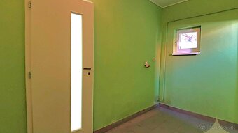Čiastočne zrekonštruovaný rodinný dom v obci Dolinka - 10