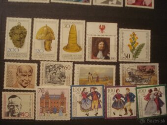 267 rôznych známok NSR, z toho 183 čistých - 10