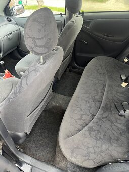 Toyota Yaris - 10