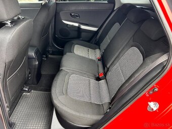 Kia Ceed SW JD 1,6 CRDi M6 SILVER - 10