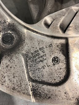 BMW F80 otočná tehlica, predná lavá strana. - 10