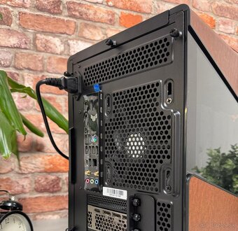 Ryzen 7 9800X3D\32GB\RTX 4080\SSD\850W Zdroj - 10