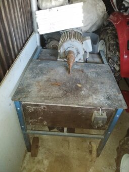 Predám kužeľová štiepačka na drevo 5,5 KW - 10