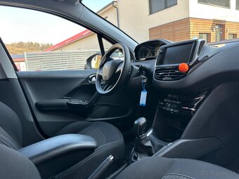 Peugeot 208 - 10
