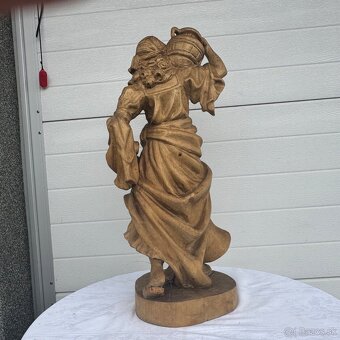 Velká socha dřevená ruční práce Samaritánka se džbánem - 10