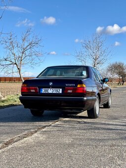 BMW E32 750i Brokatrot - 10