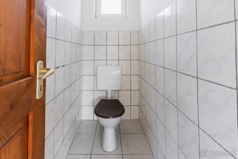 RD s garážou, gazdovský dom, pozemok 2390 m2 - MÉRA - 10