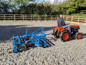 Traktor Kubota b7000 z roku 1999 - 10
