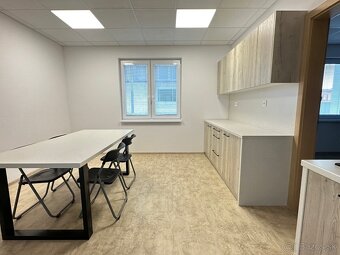 Administratívna budova-kancelárie, obchodný priestor, sklad - 10