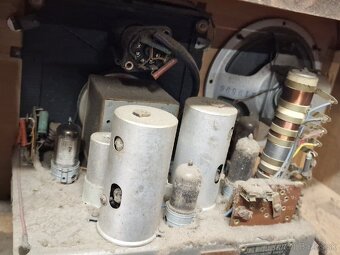 Starožitné elektronkové drevené radio / Radione Type 452-U - 10