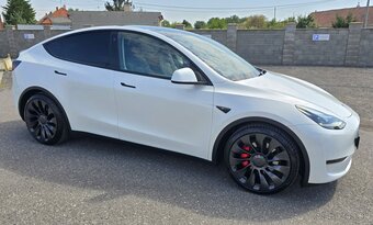 Tesla Model Y Performance Dual Motor Long Range 75kWh - 10