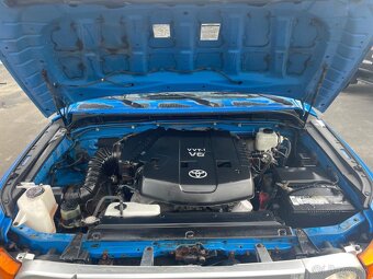 Toyota FJ Cruiser V6 4x4 automat - 10