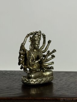 4 starožitné Tibetské bronzové sošky na originálnom drevenom - 10